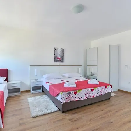 Apartman In With Terrace, Air Conditioning, Wifi, Dishwasher 4589-1 Vir
