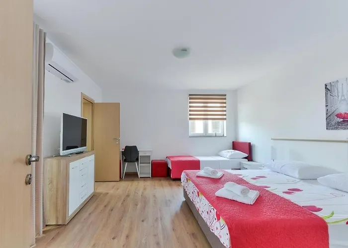 Apartman In With Terrace, Air Conditioning, Wifi, Dishwasher 4589-1 *