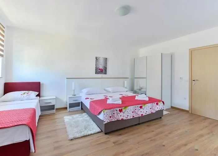 Apartman In With Terrace, Air Conditioning, Wifi, Dishwasher 4589-1 Vir