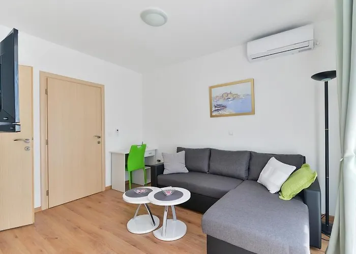 Apartman In With Terrace, Air Conditioning, Wifi, Dishwasher 4589-1