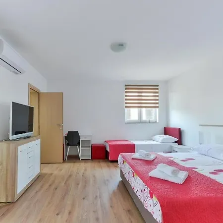 Апартаменты In With Terrace, Air Conditioning, Wifi, Dishwasher 4589-1 *