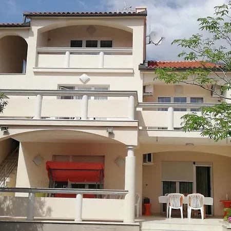 In With Terrace, Air Conditioning, Wifi, Dishwasher 4589-1