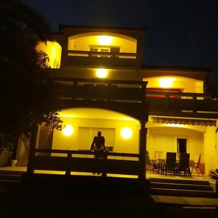 In With Terrace, Air Conditioning, Wifi, Dishwasher 4589-1 * Vir