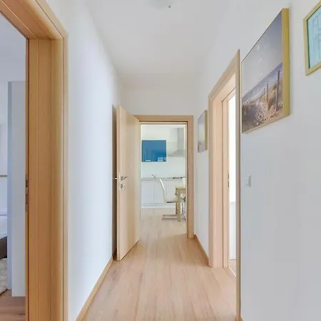 In With Terrace, Air Conditioning, Wifi, Dishwasher 4589-1