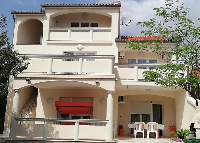 In With Terrace, Air Conditioning, Wifi, Dishwasher 4589-1